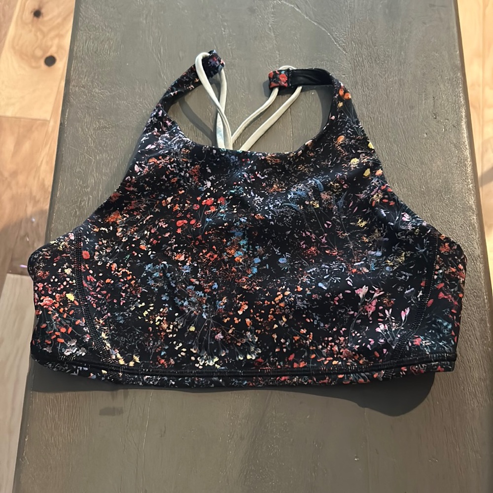 Lululemon sports bra SIZE 6